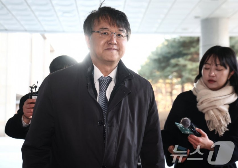 통일교와 신천지의 정교유착 의혹을 수사하는 합동수사본부를 이끌게 된 김태훈 본부장이 8일 오전 서울 서초구 서울고등검찰청으로 출근하고 있다. 2026.1.8/뉴스1 ⓒ News1 김민지 기자